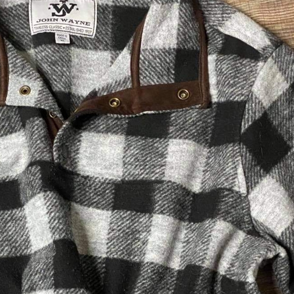 John Wayne Timeless Classic Est 1907 Pullover - Picture 4 of 6